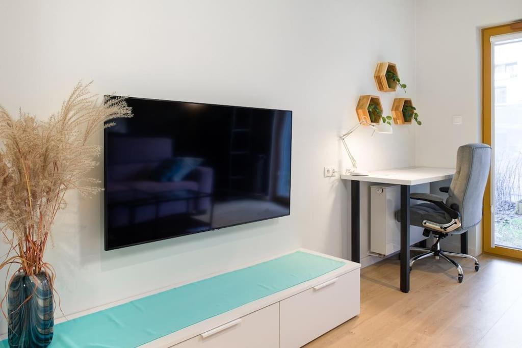 Modern Apt Next To Train Station Krakow Bagian luar foto